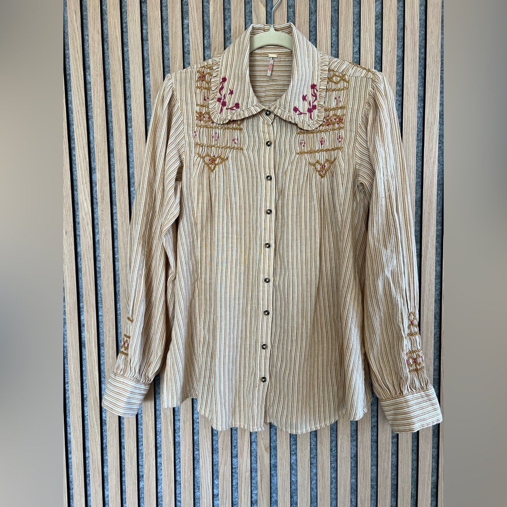 Free People -  top- embroidered smocked - Picture 5 of 9